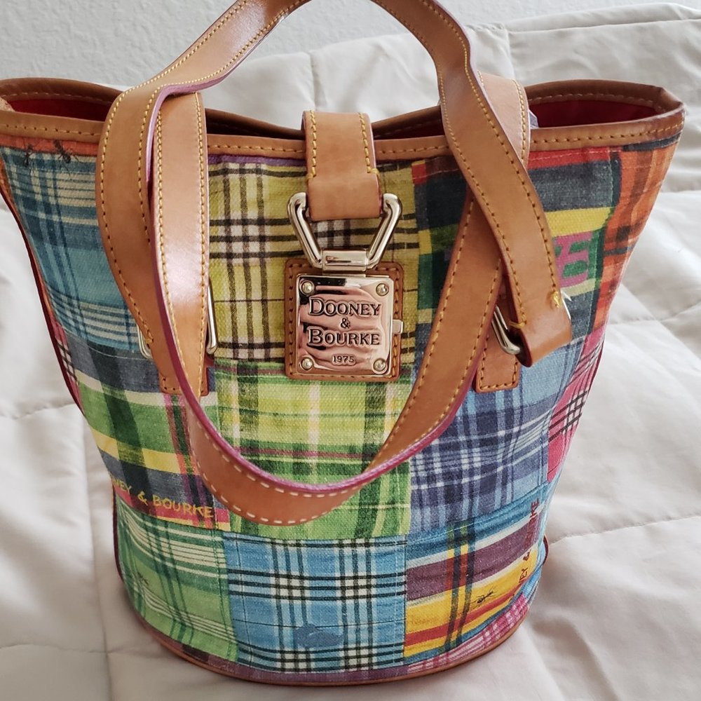 Dooney & Bourke multicolored plaid picnic mantas bag. Preowned